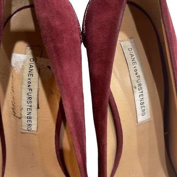 Diane Von Furstenberg Suede Point Toe Heels Wine SZ 6 WIDE - Picture 6 of 7